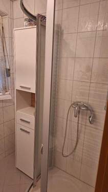 Nochm. Bad im EG mit Dusche u. Fenster.jpg - 