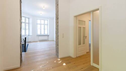 Wohnzimmer - 2 Zimmer Etagenwohnung in München