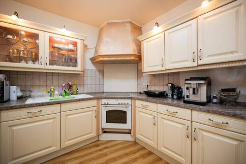 Küche mit Dunstabzug nach außen - 