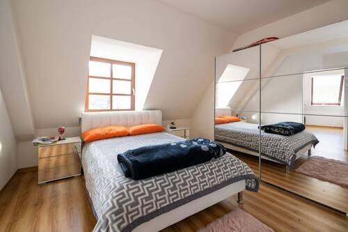 Schlafzimmer 1 mit Dachgaube - 
