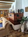 Dominanter Kachelofen im Wohnzimmer - 