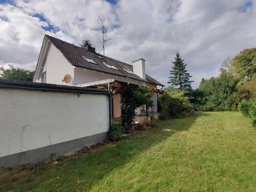 Garten mit überdachten Terrasse - 