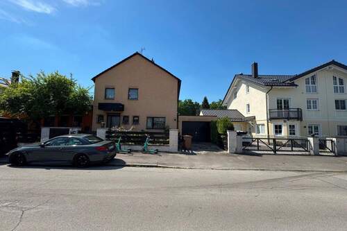 Titelbild - Außergewöhnliches Einfamilienhaus mit Einliegerwohnung in München-Freimann zu verkaufen!