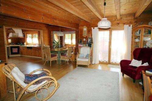 Essbereich mit offener Küche - 7 Zimmer Einfamilienhaus zum Kaufen in Fischach