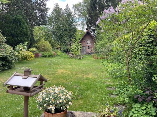 Gartenhaus im Sommer - 