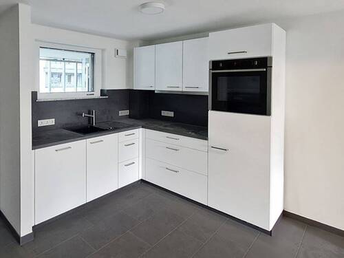 Moderne Einbauküche - 2 Zimmer Etagenwohnung zur Miete in Sindelfingen