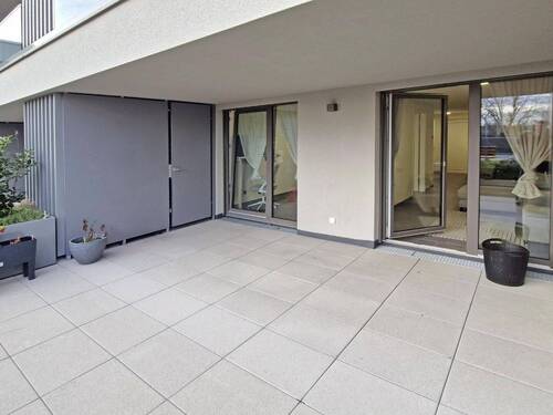 Große, überdachte Terrasse - 