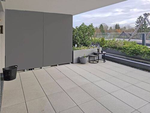 Große, überdachte Terrasse - 