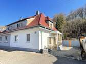 Saniertes Haus mit Doppelgarage - 