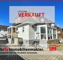 Sanierte Doppelhaushälfte mit Wintergarten, Doppelgarage, Nebengebäude und Garten - Sigmaringendorf Laucherthal