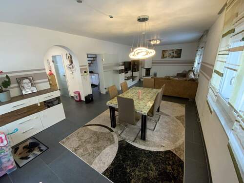 großes Ess- und Wohnzimmer - 