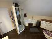 Bad mit Dusche und WC im Obergeschoss - 
