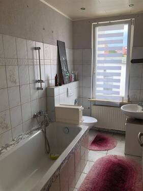 Badezimmer OG (virtually staged) - 