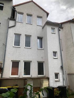 Hauptgebäude Hinteransicht - 9 Zimmer Mehrfamilienhaus, Wohnhaus zum Kaufen in Erfurt
