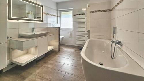 10,2 m² Bad mit Süd-Fenster - 