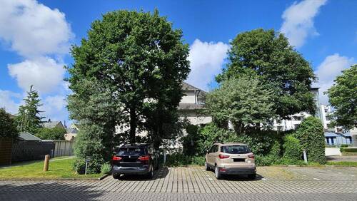 Pkw-Platz mit E-Ladestation - 