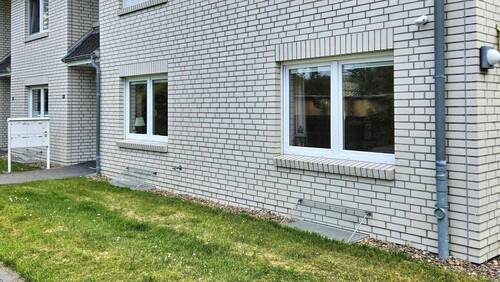 West mit Hauseingang - 
