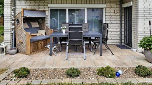 Gartenterrasse vor Wohnzimmer - 