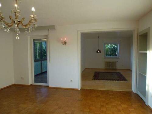 links Wintergarten, rechts Esszimmer - 