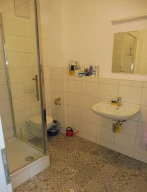 Badezimmer - 3 Zimmer Etagenwohnung in Neustadt an der Aisch