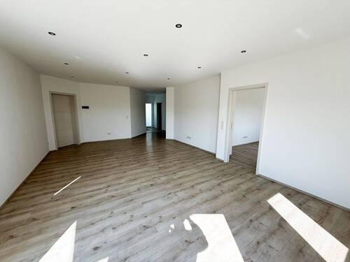 Wohn-/Esszimmer - 