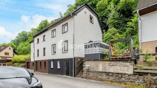 Außenansicht 3 - Modernisierte Doppelhaushälfte in Hanglage mit großer Terrasse und Garten