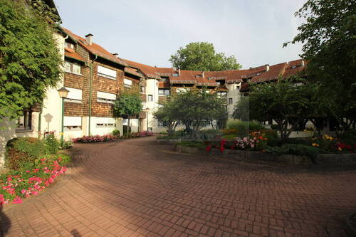 Außenansicht - Rundling am Kurpark - Zentral wohnen am Park - 2-Zi.-Dachgeschosswohnung mit Sonnenbalkon und TG-Stellplatz im Herzen von Bad Dürrheim!