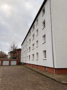 Hof - 3 Zimmer Etagenwohnung in Langenhagen