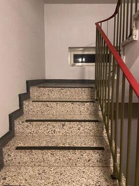 Treppenhaus - Etagenwohnung mit 84,00 m&sup2; in Langenhagen zur Miete