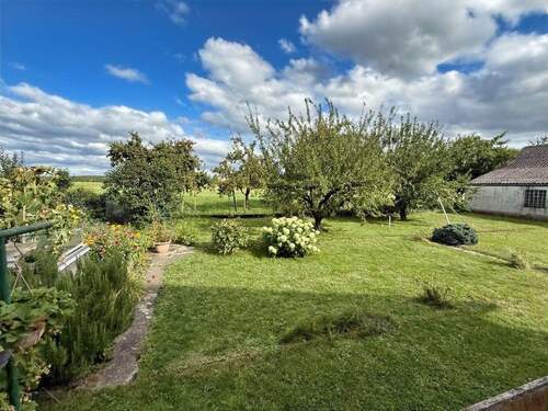 Garten mit weitem Blick über die Felder - 