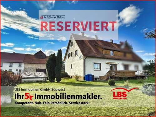 Doppelhaushälfte mit traumhaften Garten - Doppelhaushälfte mit zwei Wohnungen, traumhaften Garten und Garage