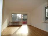 Wohnzimmer - Helle 4 Zimmer Wohnung mit Balkon, Garage in Schwenningen - sofort frei!