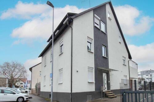 Außenansicht - Großzügige 4-Zimmer-Wohnung mit ausgebautem Dachgeschoss und Stellplatz in Toplage von Schorndorf!
