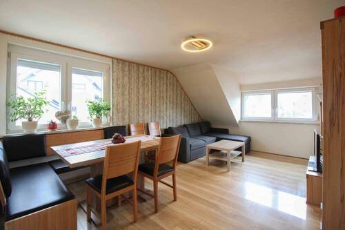 Wohnzimmer - 4 Zimmer Etagenwohnung in Schorndorf