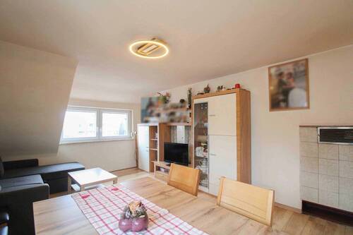 Wohnzimmer - Etagenwohnung mit 81,20 m&sup2; in Schorndorf zum Kaufen