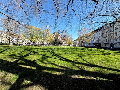 Ausschnitt Parkfläche vis-a-vis - 4 Zimmer Etagenwohnung zum Kaufen in Aachen