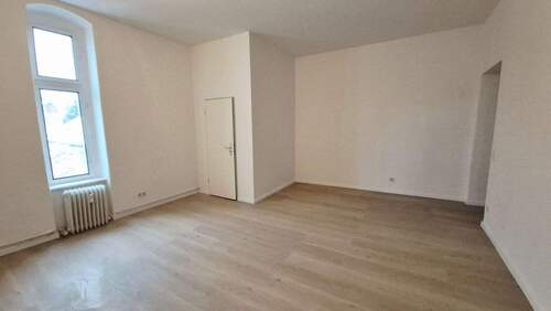 Küche mit Speisekammer - 5 Zimmer Etagenwohnung in Berlin