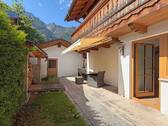 Süd-Westterrasse mit Zugang zur Garage
- 
