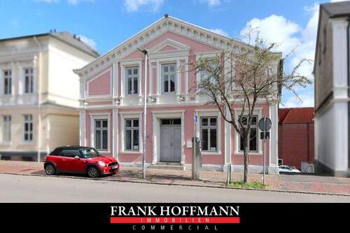 V10189-2a Titelbild - Repräsentatives Büro- Verwaltungsgebäude in der Altstadt von Eutin