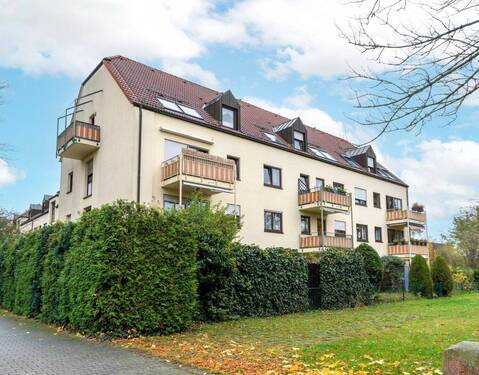 Hausansicht - +++ Moderne 2-Zimmer-Wohnung mit Balkon und Tiefgaragenstellplatz in Dresden-Seidnitz +++