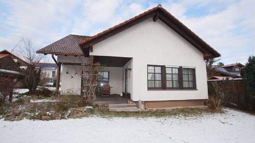 Ansicht - Kurzfristig beziehbares Einfamilienhaus in Hunderdorf