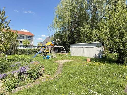 Garten mit Geräteschuppen - 