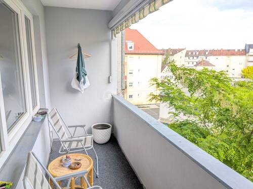 Aussicht vom Balkon - Geräumige 3-Zimmer-Wohnung mit Balkon in zentraler Lage
