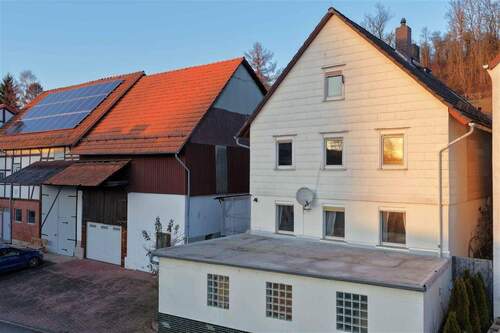 Haus und Scheune - 8 Zimmer Einfamilienhaus in Sontra