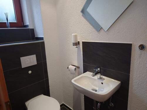 EG Gäste-WC - Einfamilienhaus mit 190,00 m&sup2; in Neunkirchen zum Kaufen