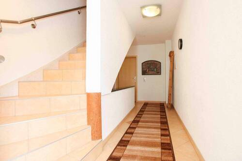 Flur 1.OG - 6 Zimmer Mehrfamilienhaus, Wohnhaus in Pfaffenhofen an der Ilm
