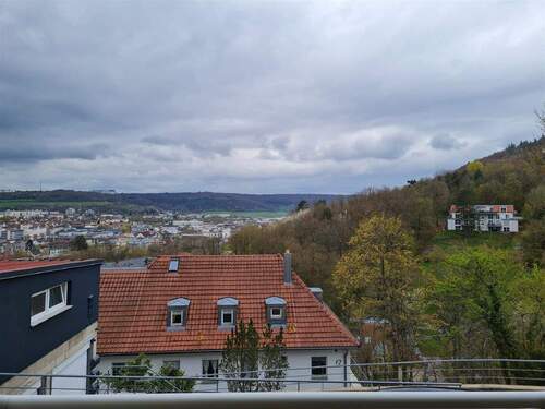 Ausblick - 3-Zimmer-Wohnung mit Balkon und Stellplatz