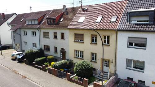 Hausfront - 8 Zimmer Mehrfamilienhaus, Wohnhaus in Saarlouis