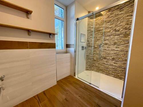 Badezimmer2.jpeg - 4 Zimmer Etagenwohnung in Gera