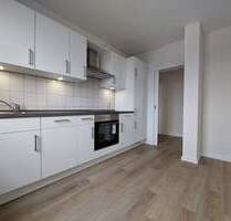 Lichtdurchflutete Dachgeschosswohnung mit Heidensee-Blick und neuer Einbauküche in 19055 Schwerin